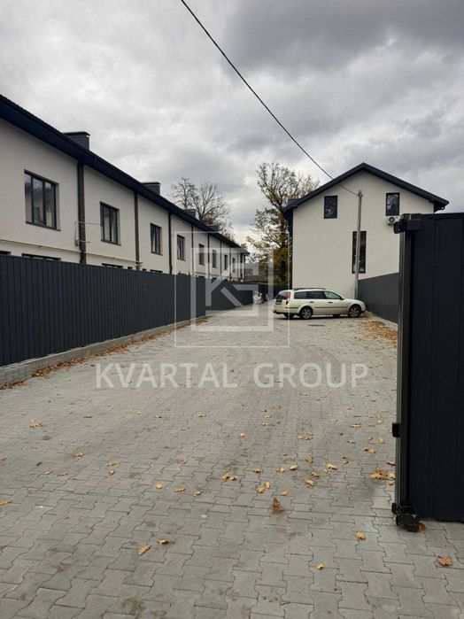 Без козайномимісії! Таунхаус в центрі міста з готовим дизайном