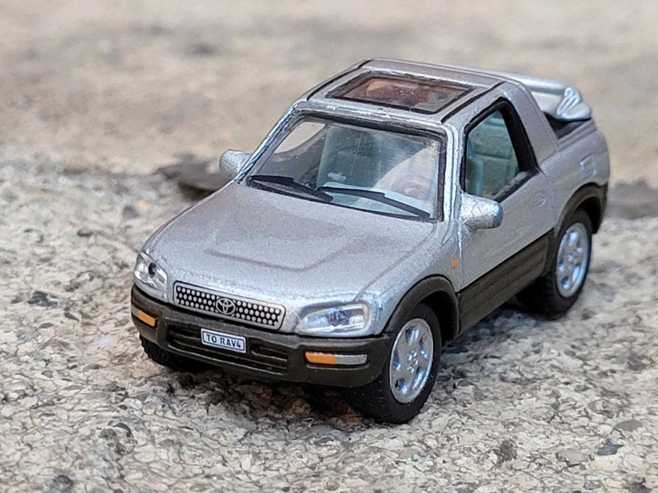 Kolekcja Toyota RAV4 modeli 1:72 makieta unikat hongwell