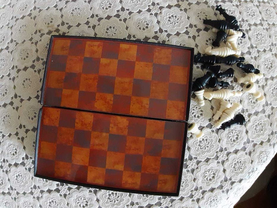 Шахматы складные удобно носить с собой в сумке б\у.