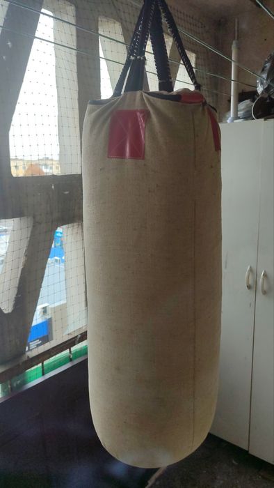 Груша мішок для бокса.