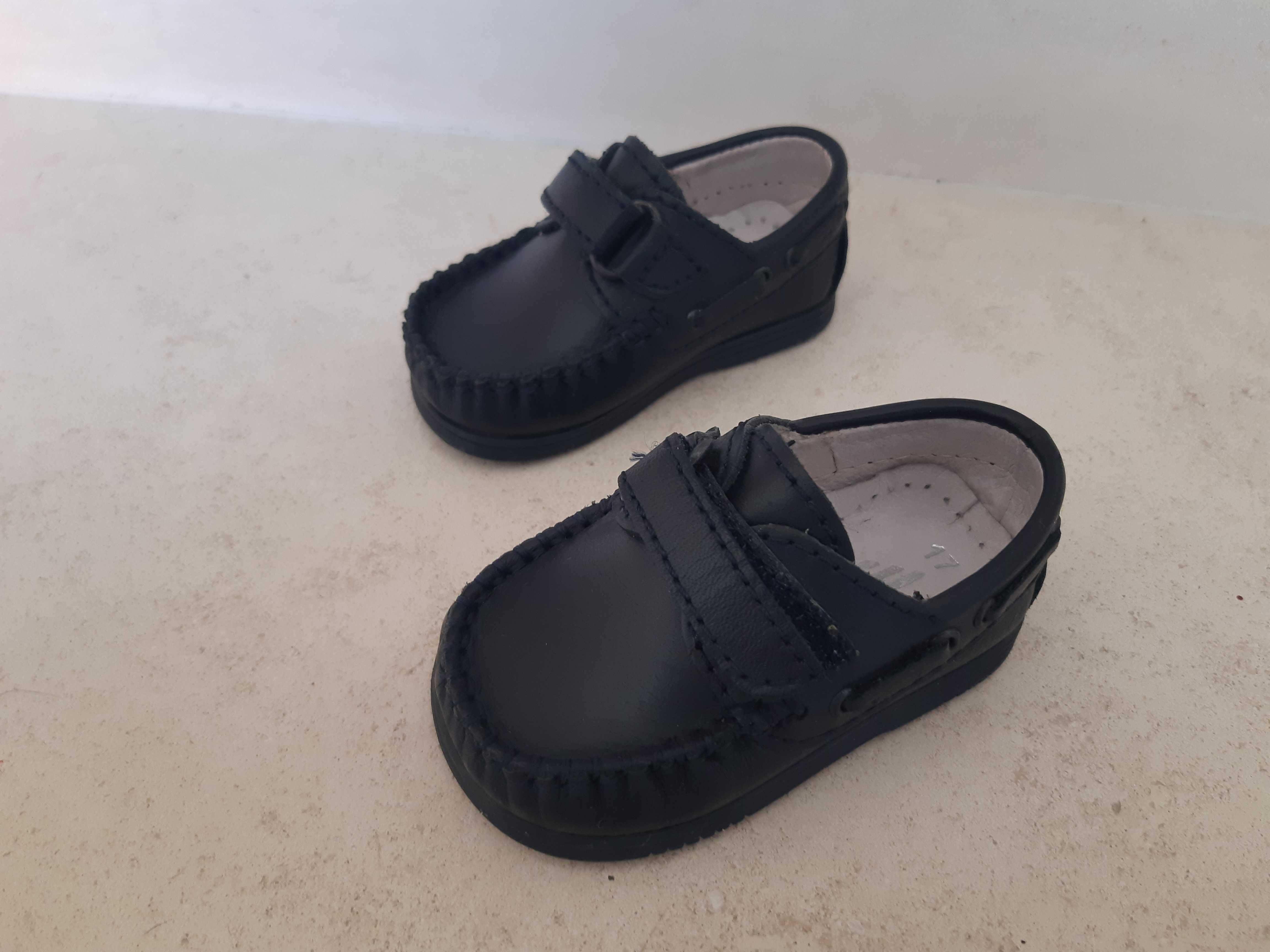 Sapatos clássicos para bebé tipo Mocassin