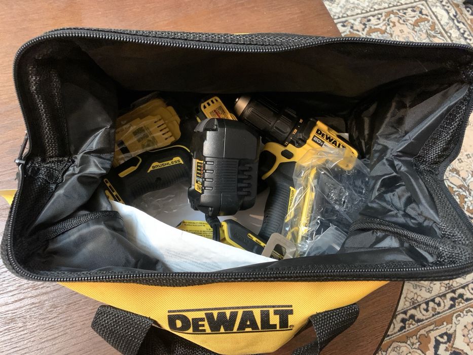 Акумуляторний безщітковий набір шуруповертів DEWALT DCK227D2R 20V MAX