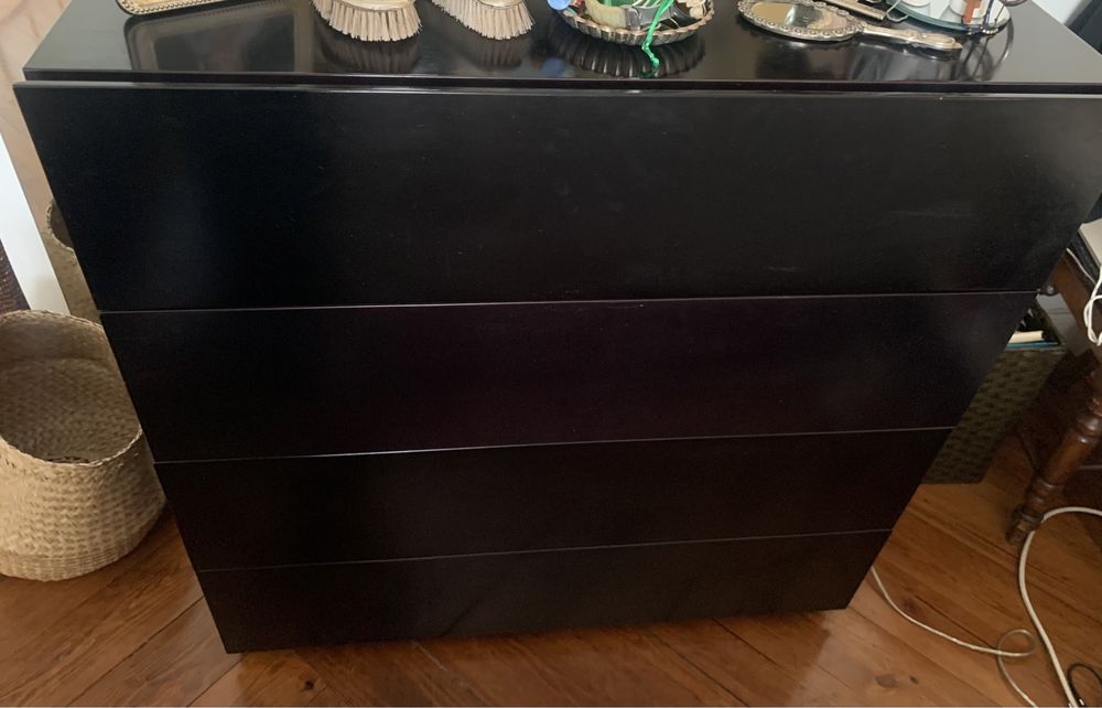 Comoda madeira com 4 gavetas