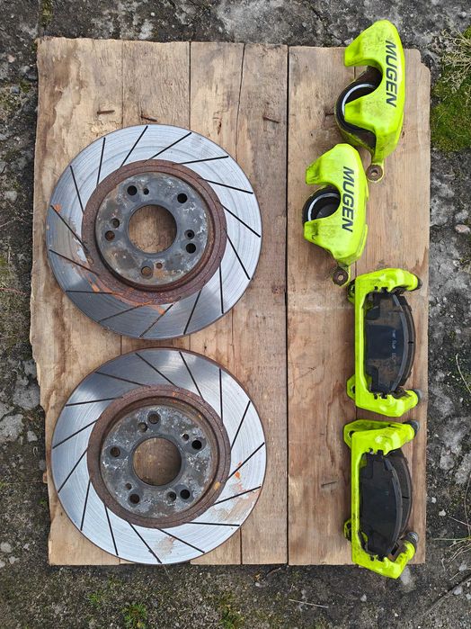 Тормозной комплект на Honda Civic 4d