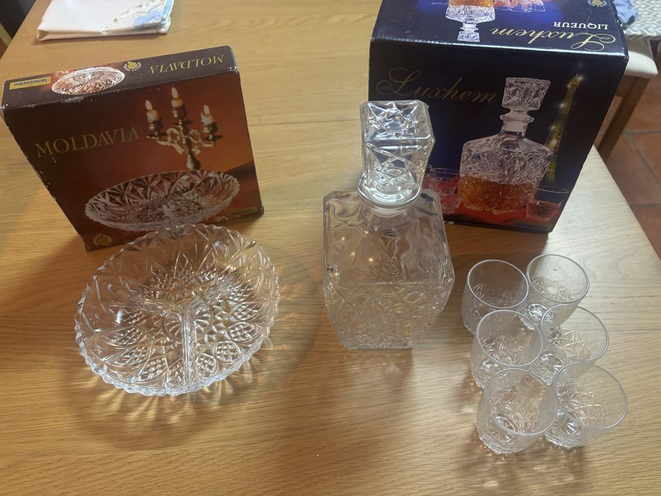 Conjunto prato aperitivos e garrafa + copos licor