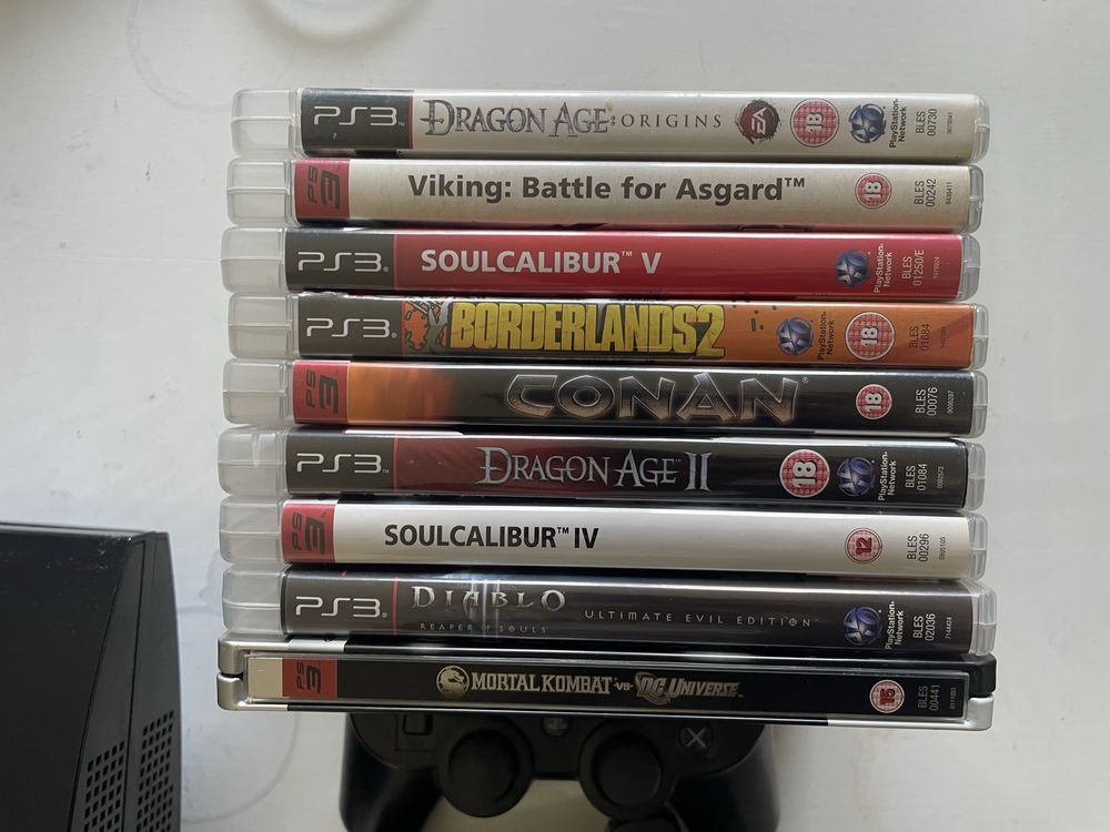Playstation 3 CECHM03 + 4 pady + gry