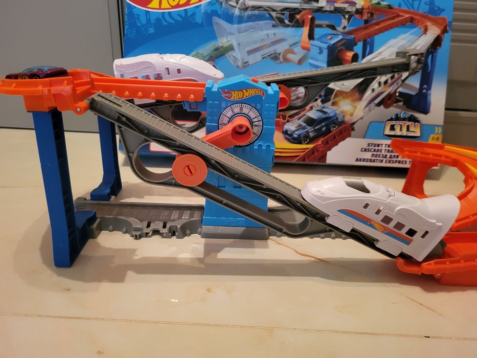 Mattel Hot Wheels GRW38 Трек Гонки на Железной Дороге