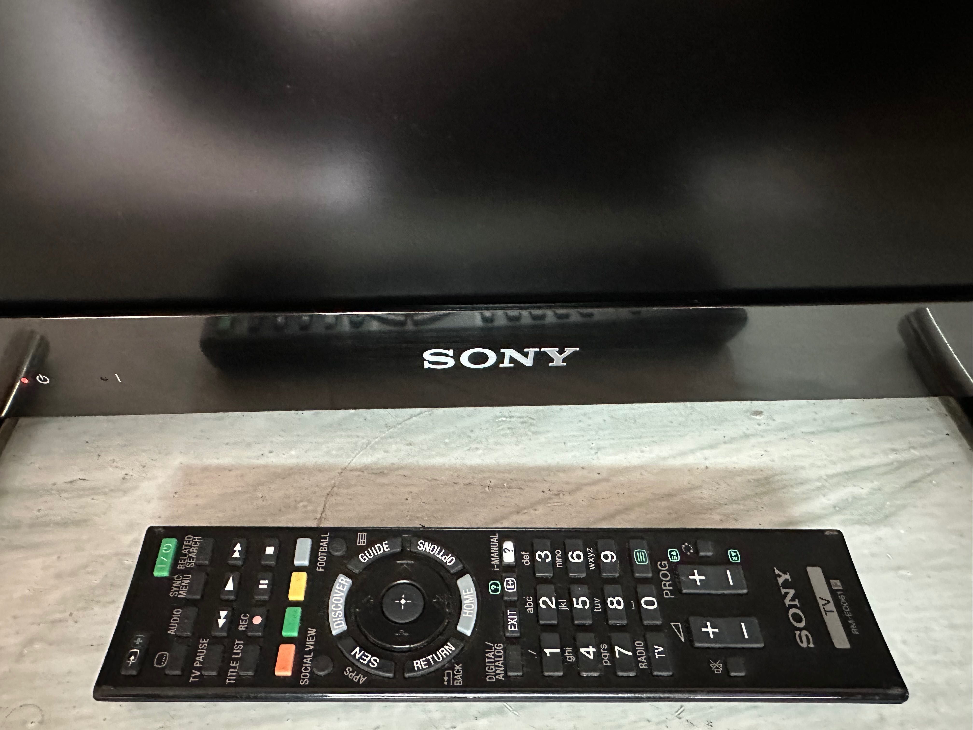 Телевізор Sony KDL-22EX325 екран 22 дюйми LED Гарне зображення!