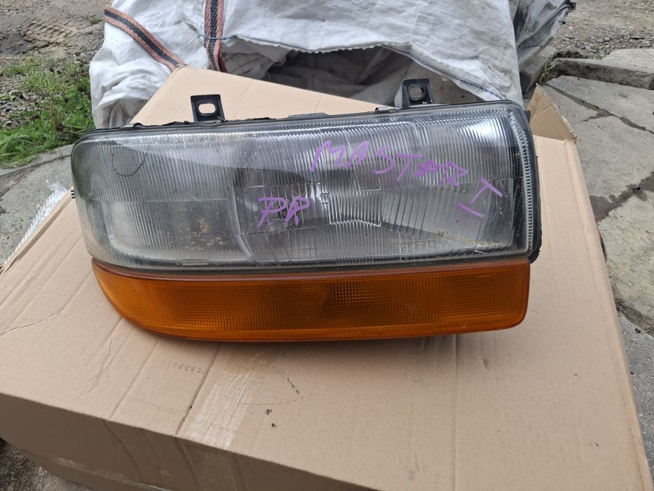 Lampa prawy przód Renault Master 1