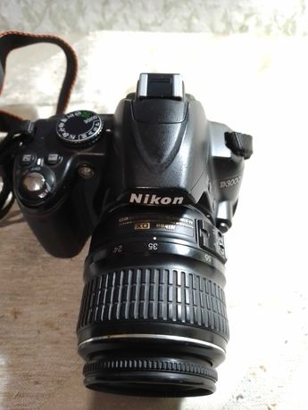 Продам Nikon D3000 kit nikkor 18-55.
