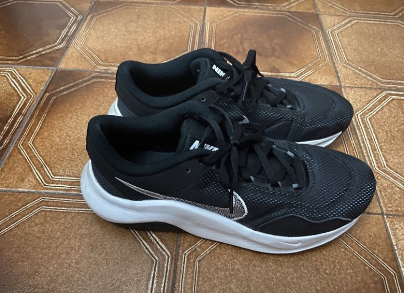 Nike Legend Essential 3