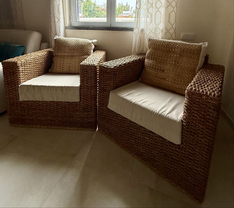 Cadeirões de vime trançado