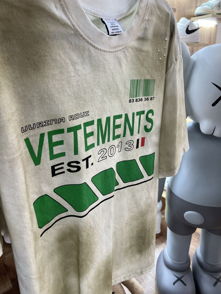 Футболка VETEMENTS Dirt Logo Speed Khaki