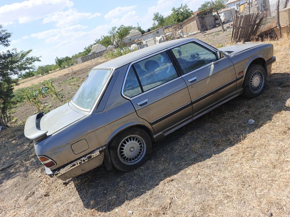 Продам BMW E28  520