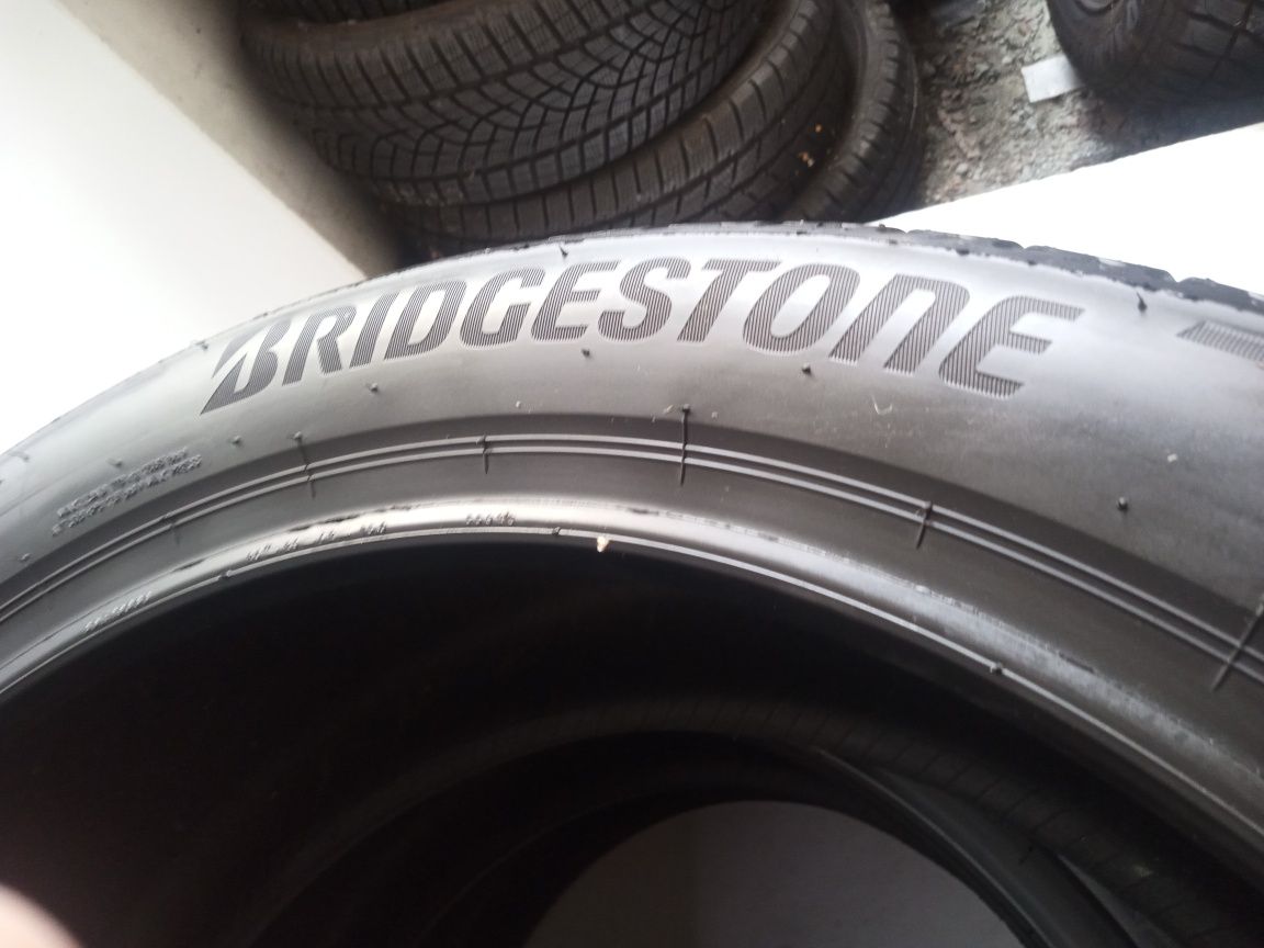 Opony letnie 235/45R20  Bridgestone jak nowe 21r