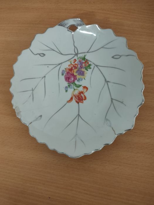 Conjunto de pratos decorativos.