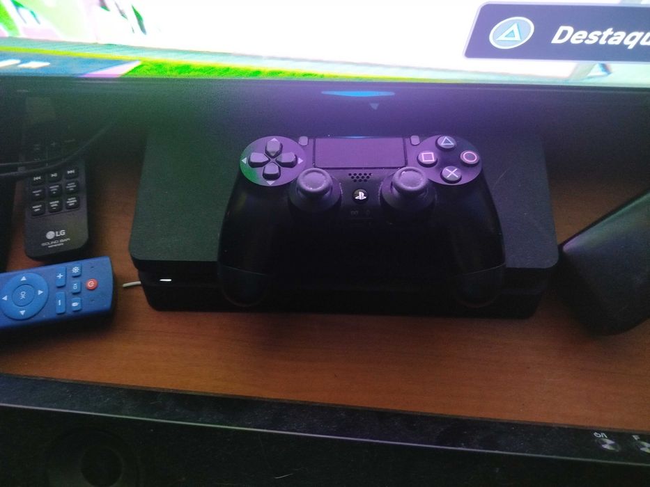 PlayStation 4 como nova