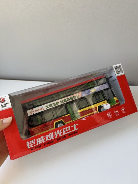 Автобус транспорт іграшки машинки