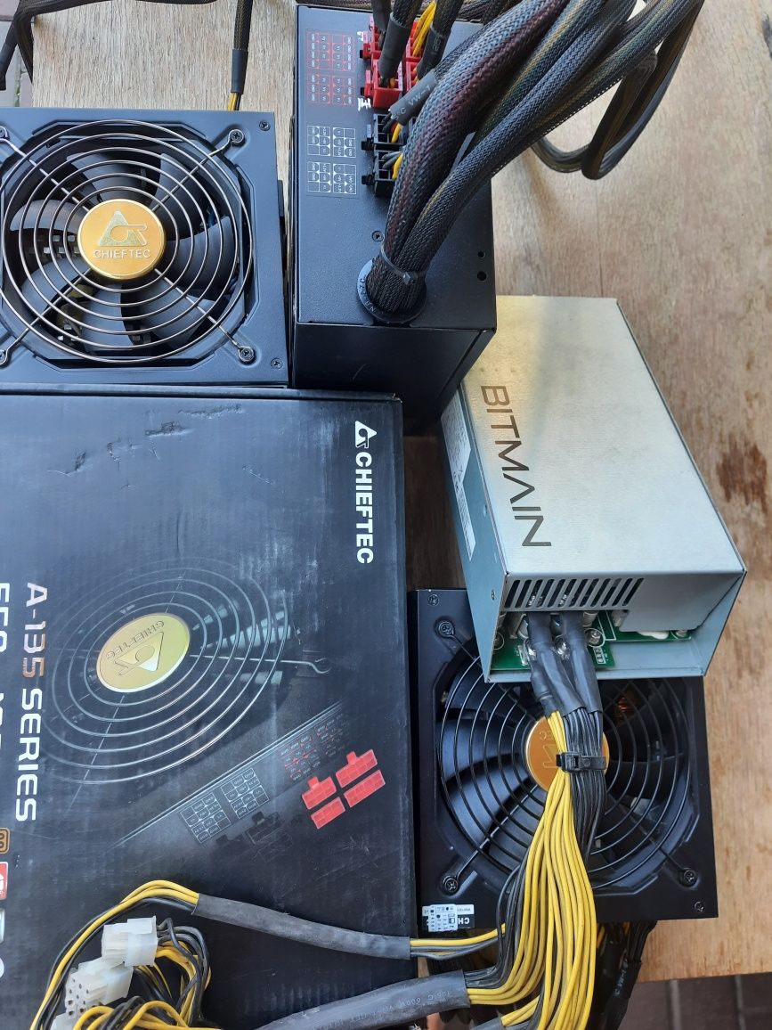 Блок питания    CHIEFTEC navitas 1250W без проводов !