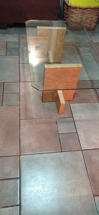 Vendo estante e mesa de centro e uma de apoio para televisão em mármor