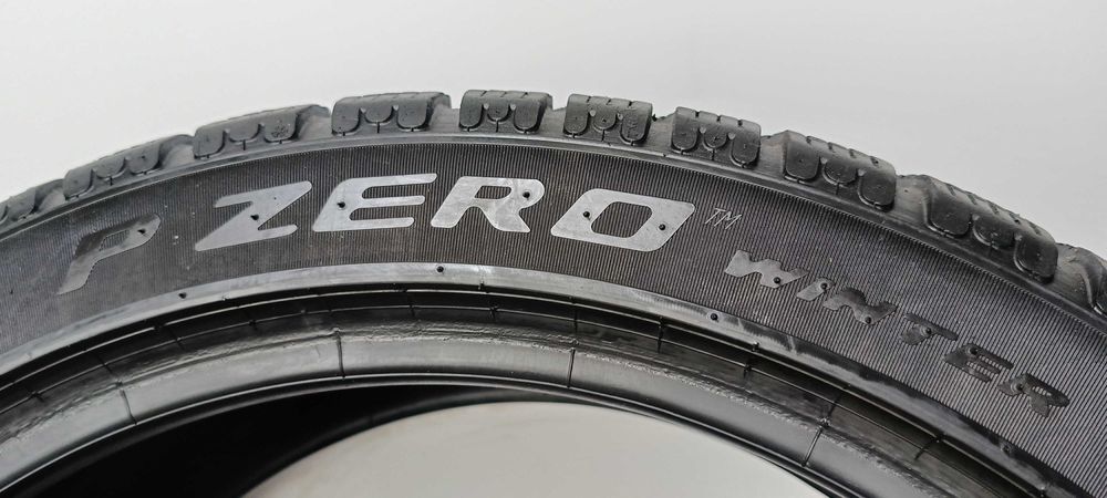 2X 245/40R19 98H Pirelli PZero Winter Run Flat 60AK