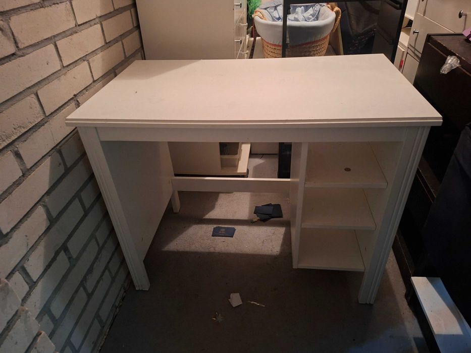 Biurko Ikea białe 3 półki