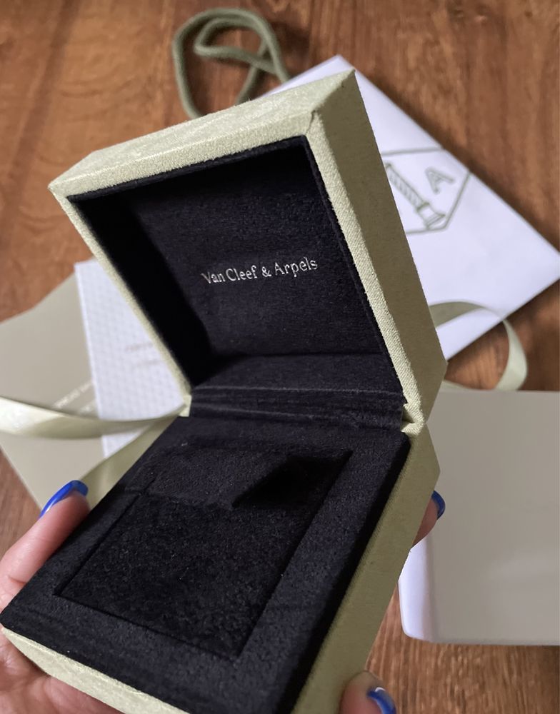 Коробка упаковка Van Cleef Ван Клиф под сережки, цепочку, кулон