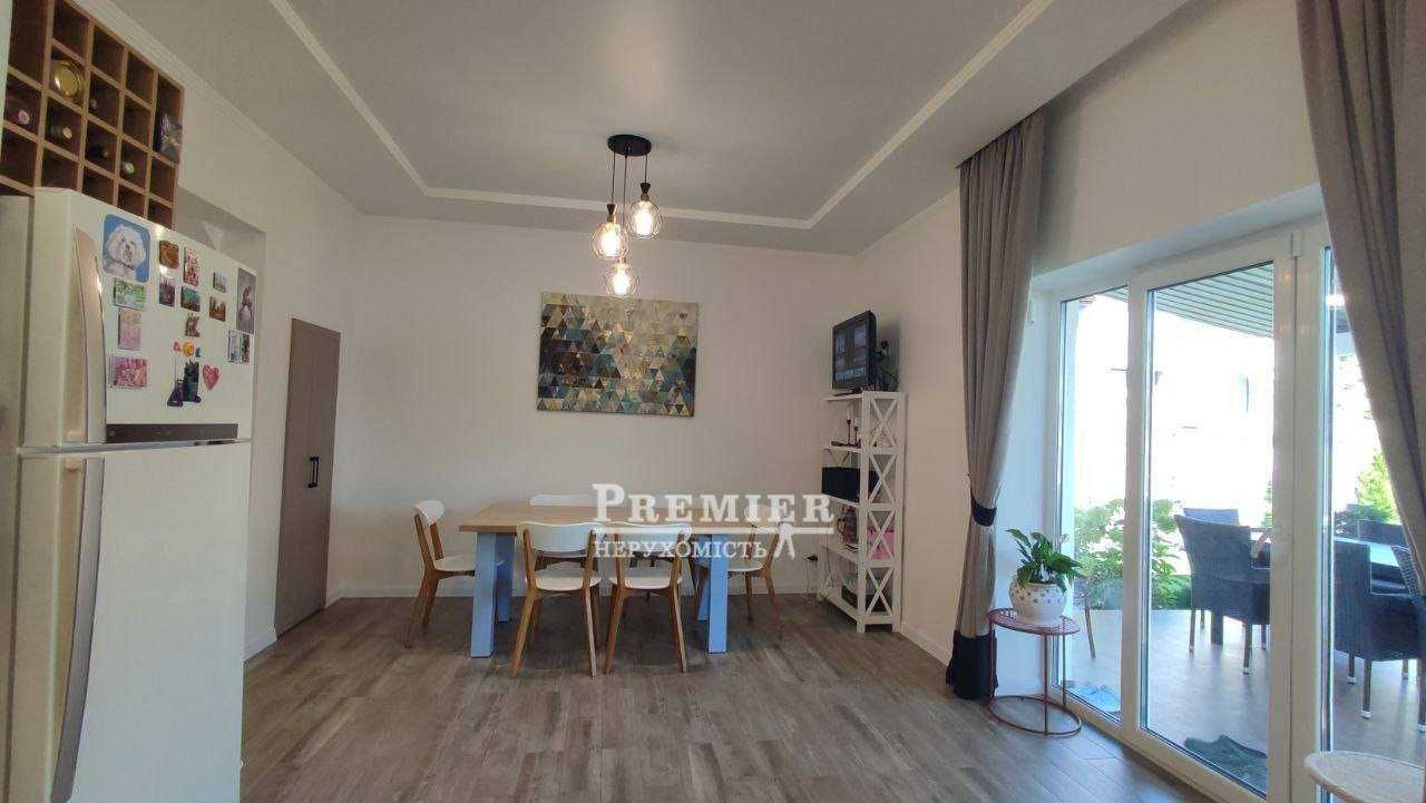 Продам будинок у  Фонтанці з ремонтом та меблями.