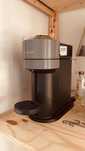 Máquina de Café DELONGHI Nespresso Vertuo Next ENV120.GY Cinzento