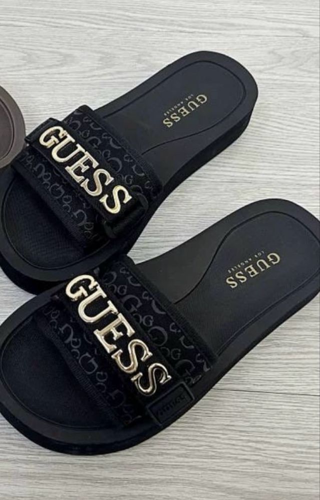Шлепки , шлепанці guess