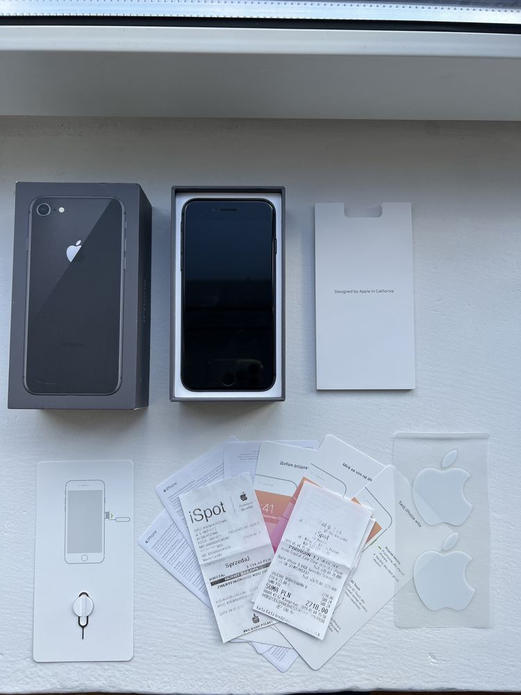 Apple iPhone 8 - space gray - 64 GB - nowa bateria, stan idealny