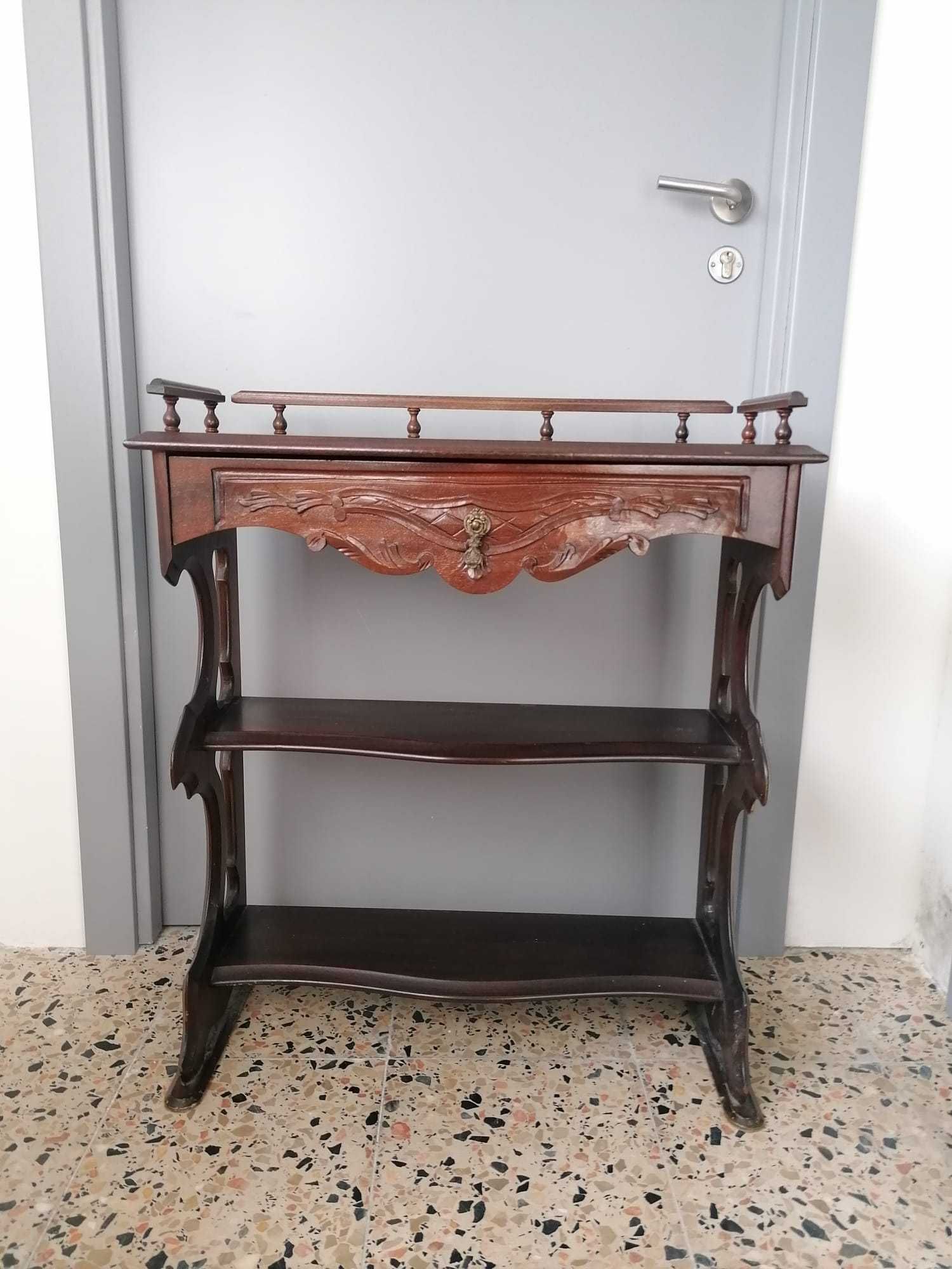 Mesa de Apoio Antiga
