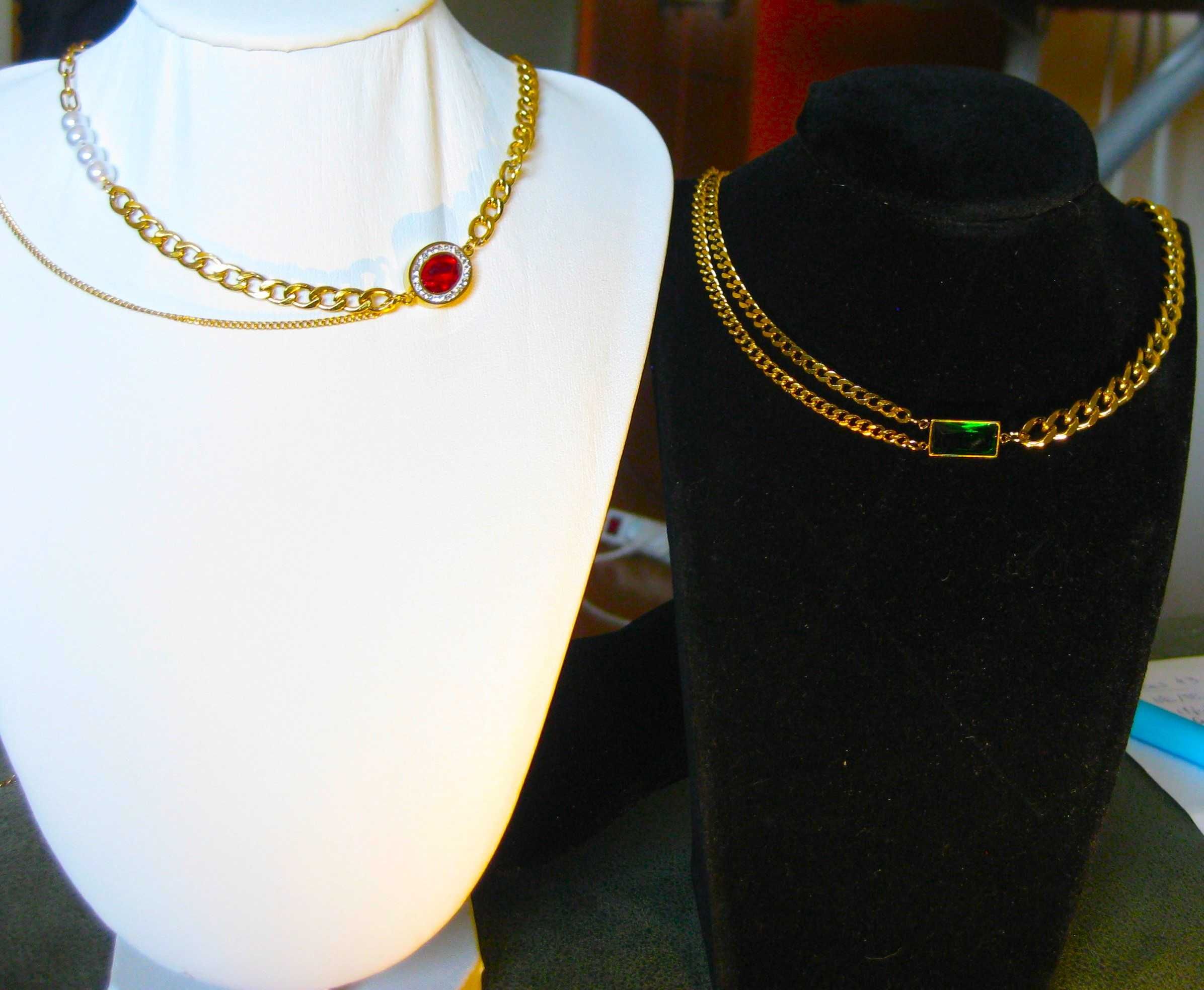 Colar Aço Dourado c/ Malha Grossa, Fio Duplo c/ Pedra Verde NOVO