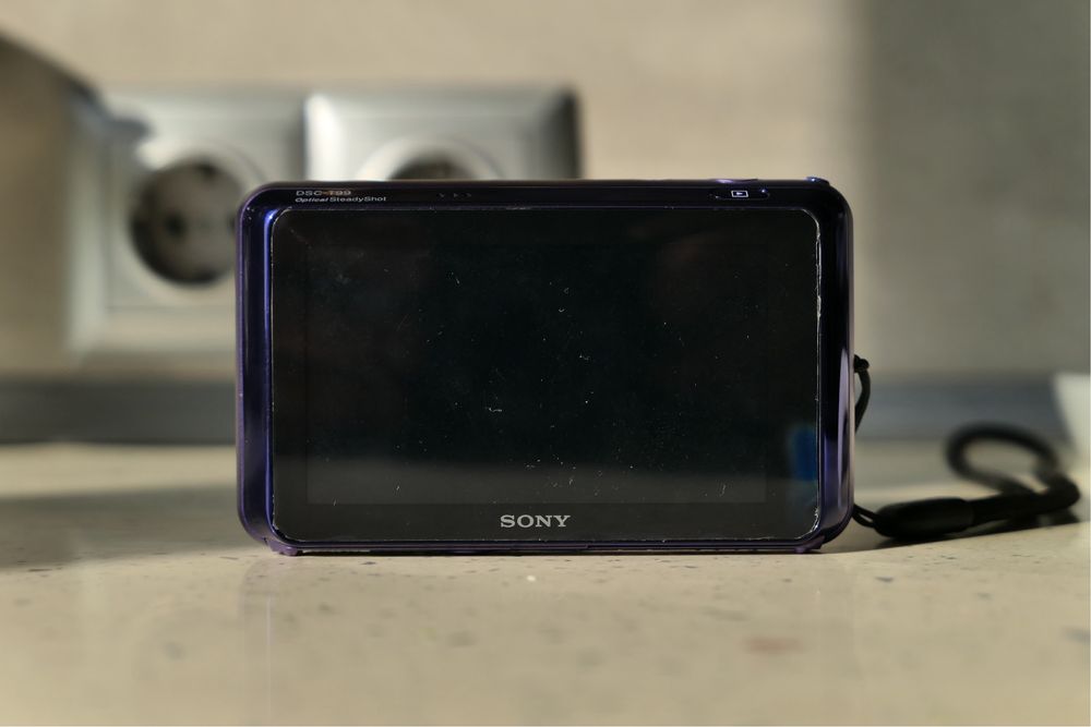 Sony Cyber-shot DSC-T99 цифрова фіолетова камера у металевому корпусі