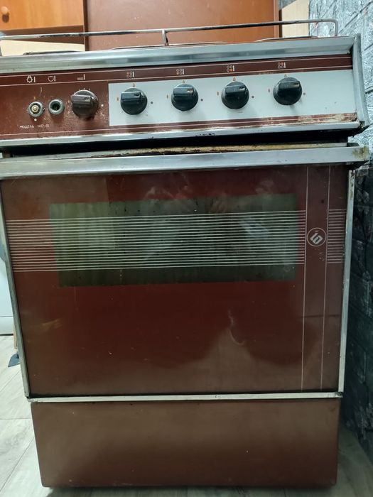 Газова плита  4 конфорочна