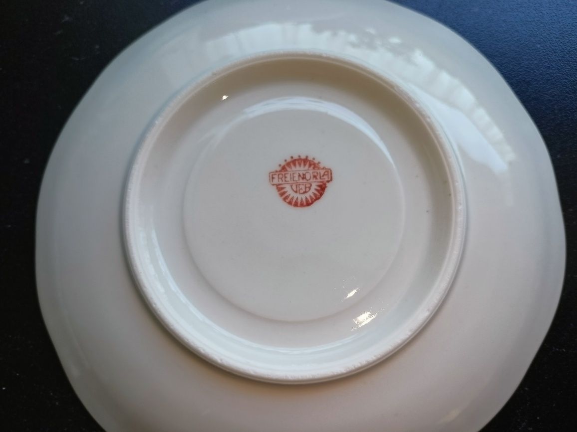 Komplet kawowy na 6 osób, filiżanki i spodki, porcelana