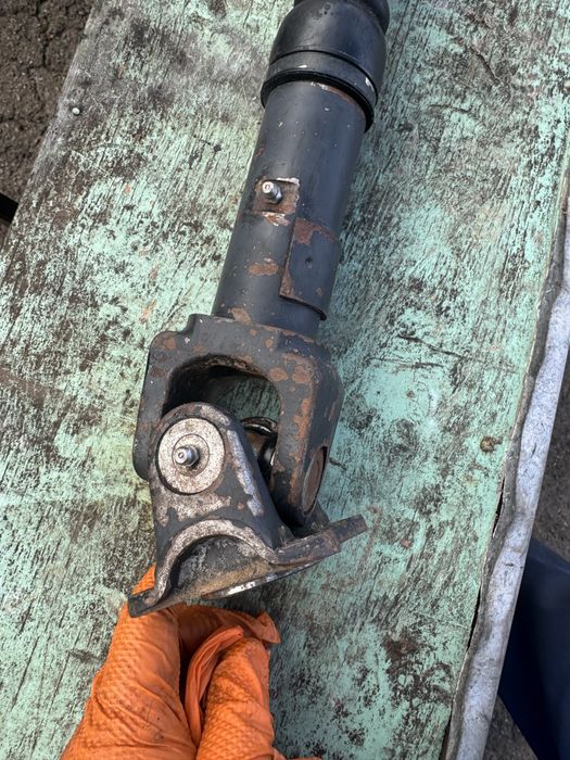 Nissan pathfainder king cab Navara передний кардан