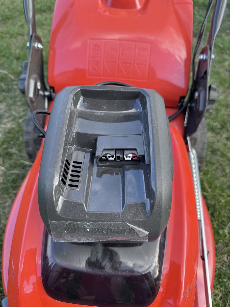 Kosiarka Husqvarna LC 141 IV akumulatorowa napęd  7.5ah Bli30
