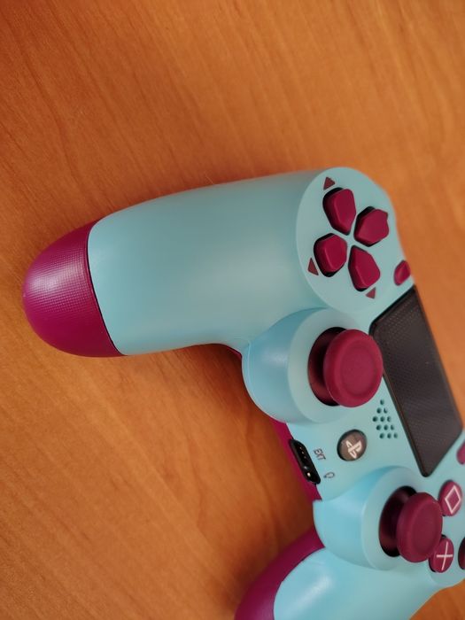 Playstation 4 DUALSHOCK 4 V2 Berry Blue