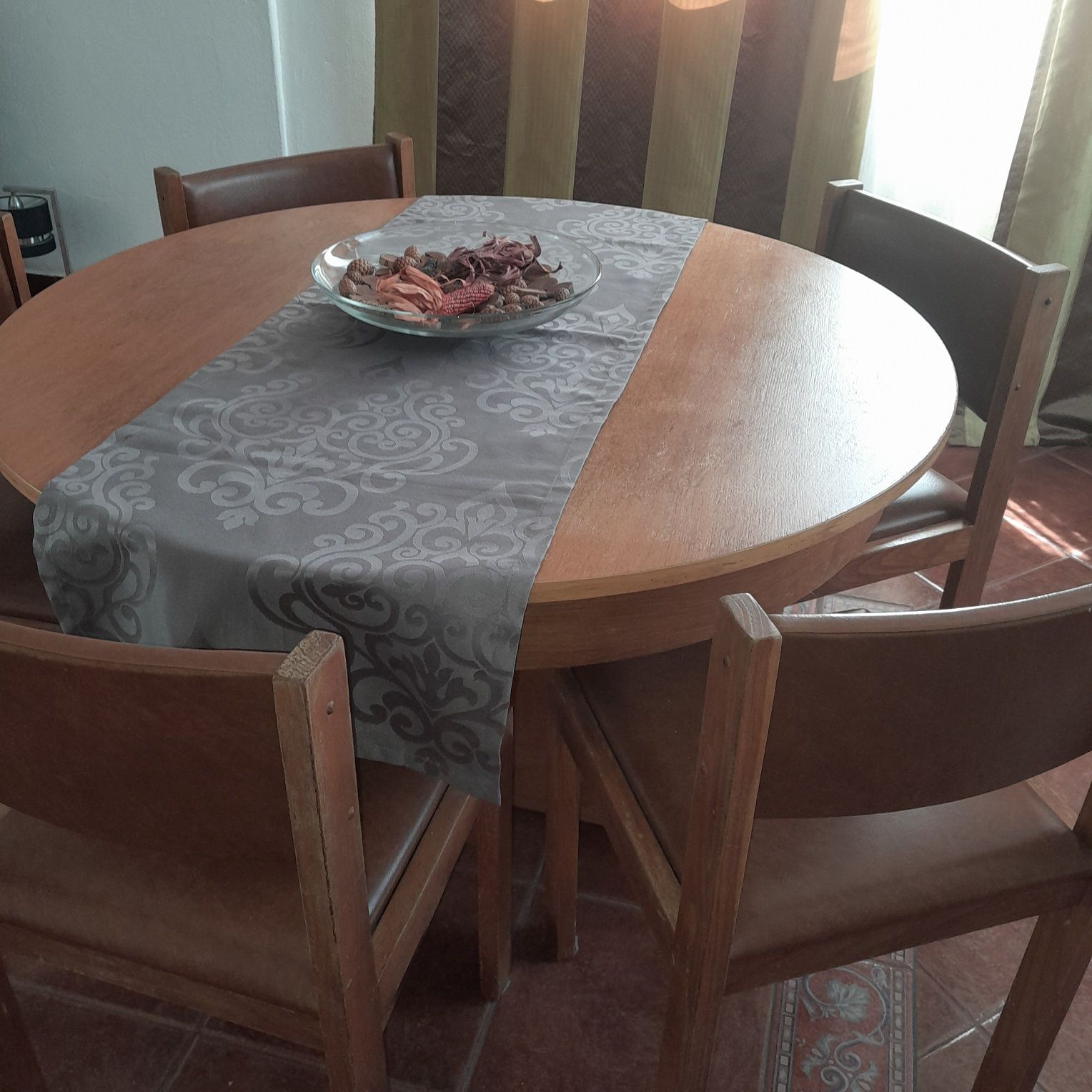 Mesa madeira maciça extensível + 6 cadeiras