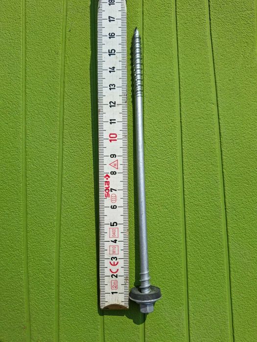 Wkręt nierdzewny do płyty warstwowej z podkładką i uszczelką EPDM 165