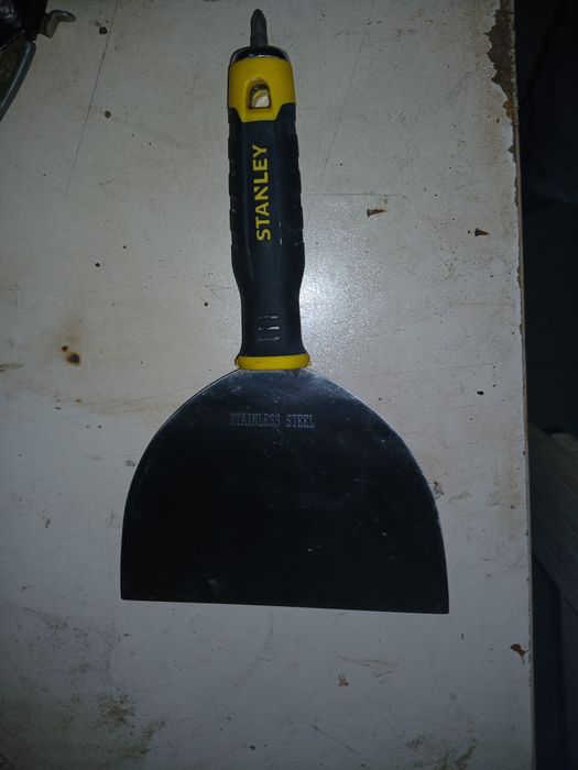 Vendo tesoura e espatula