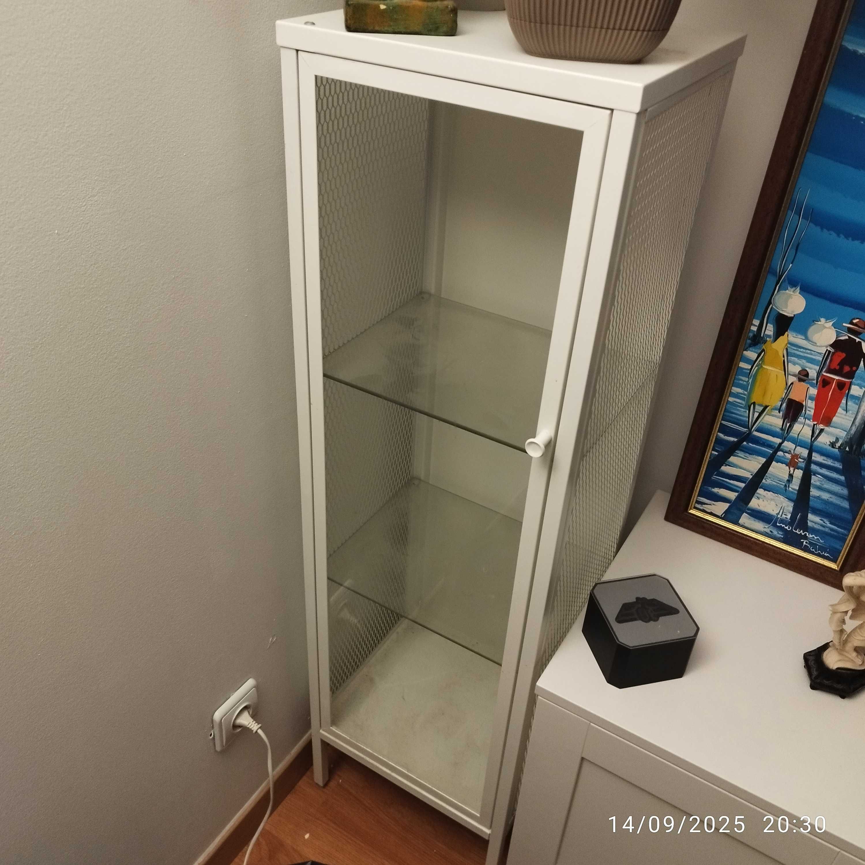 Vitrine IKEA como nova