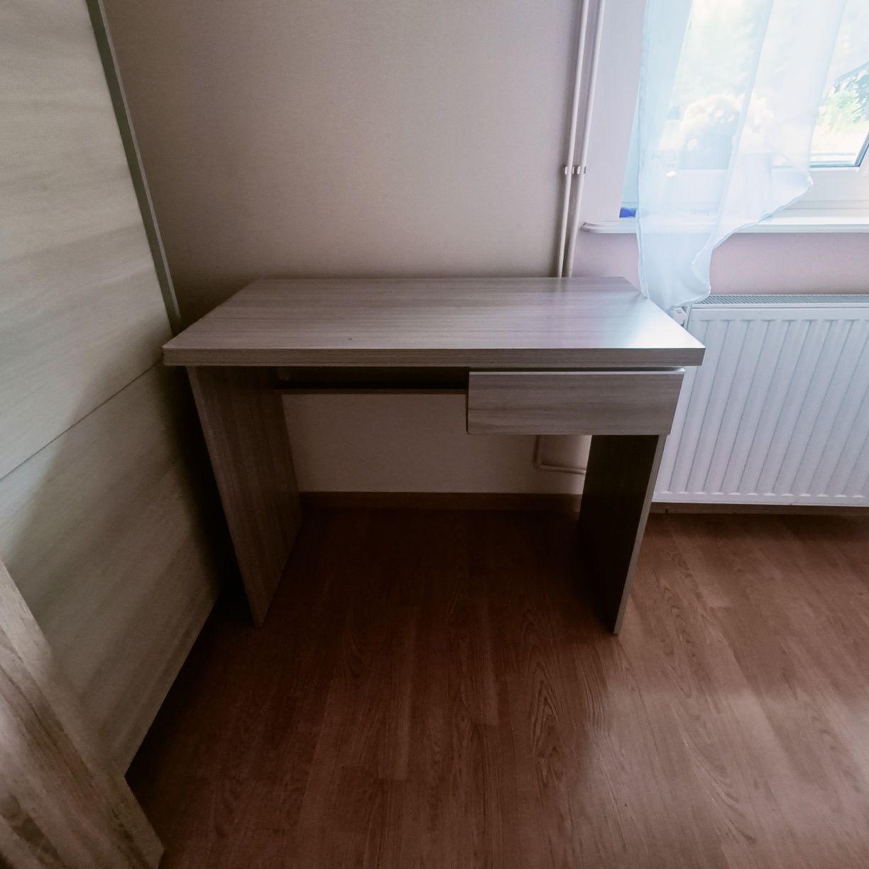 Sprzedam biurko z szufladą