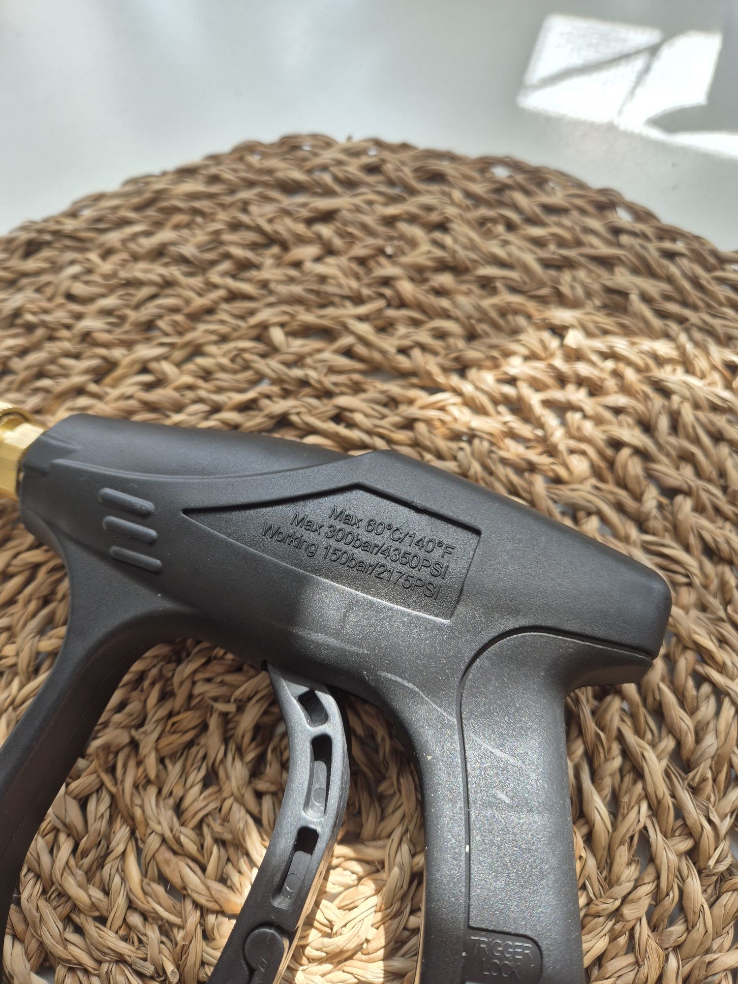 Krótki pistolet lanca z dyszami oraz pianownica Lavor Parkside Karcher