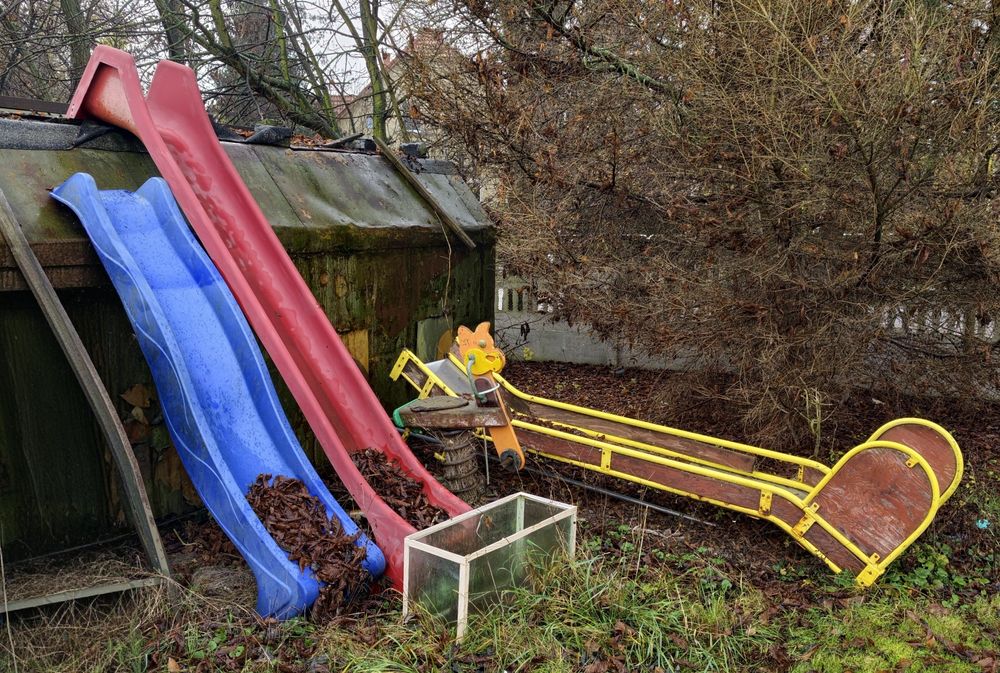 Ślizg zjeżdżalnia i bujak na sprezynie