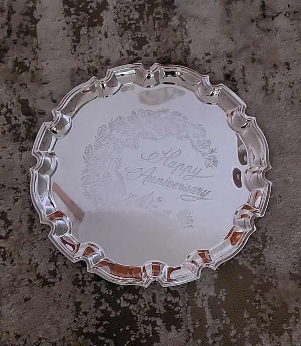 Вишукане срібне блюдо