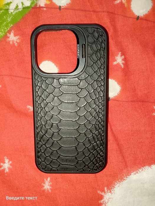 Продам чехол на iPhone 15 pro  в хорошем состоянии.