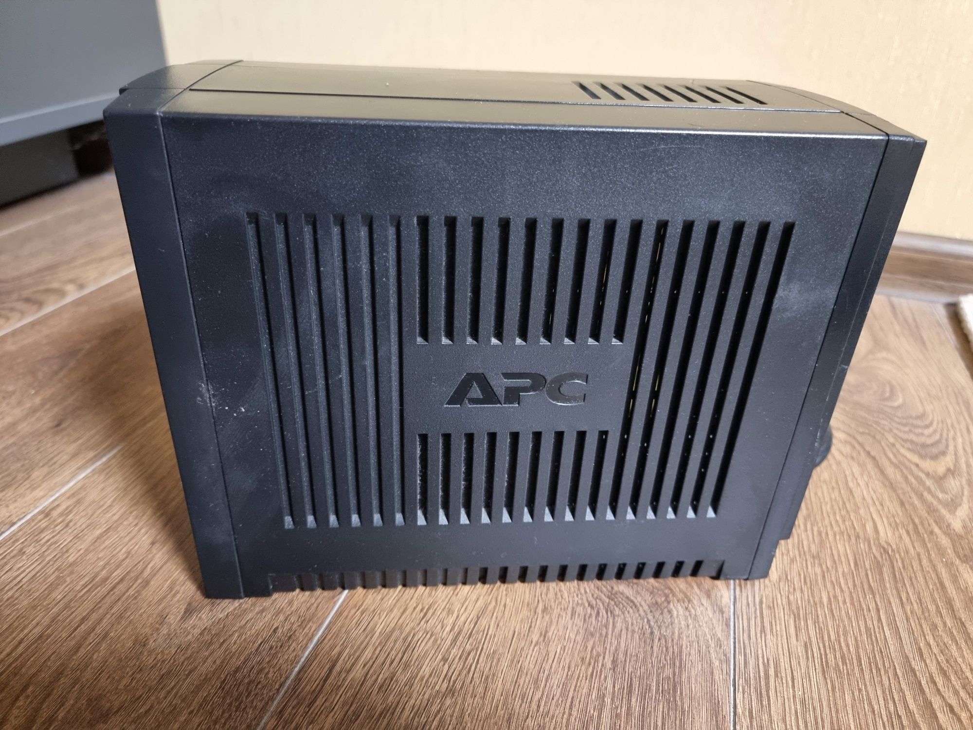 Дбж ибп apc back ups 650 з батареєю