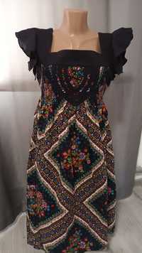 Сукня з орнаментом української хустки